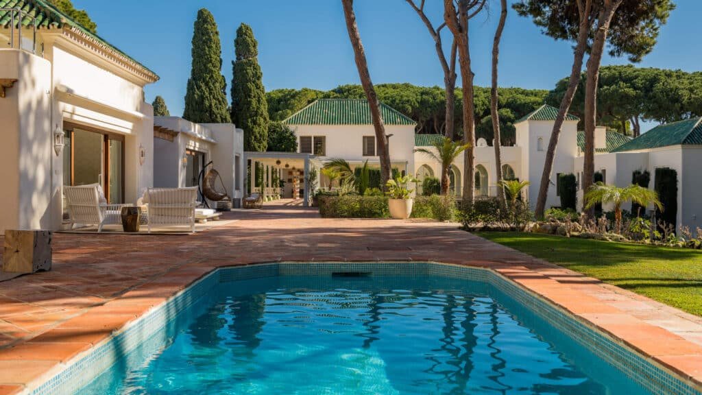Pool space at Villa El Rincón Marbella