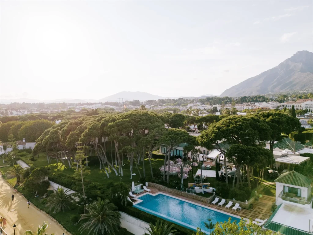 Villa El Rincón living space, beachfront villa in Marbella