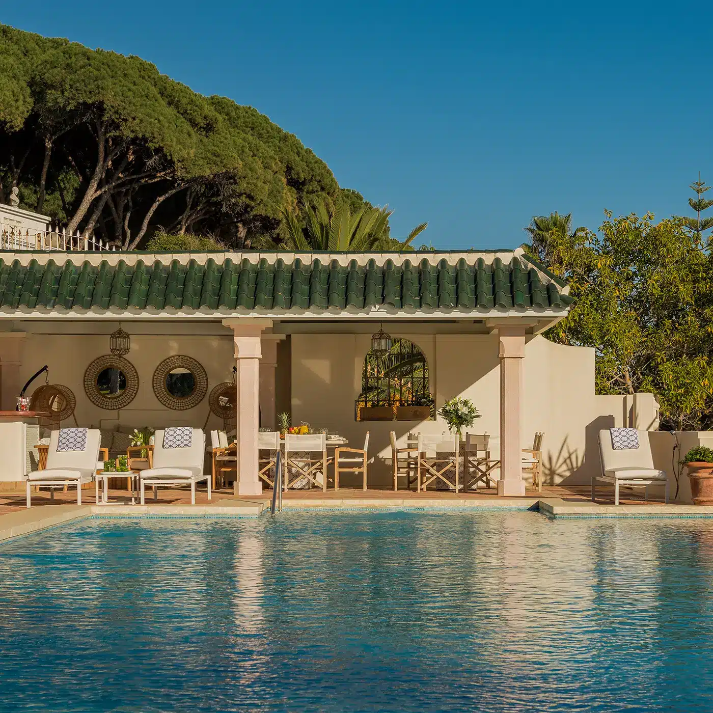 Piscina infinita en Villa El Rincón, Marbella