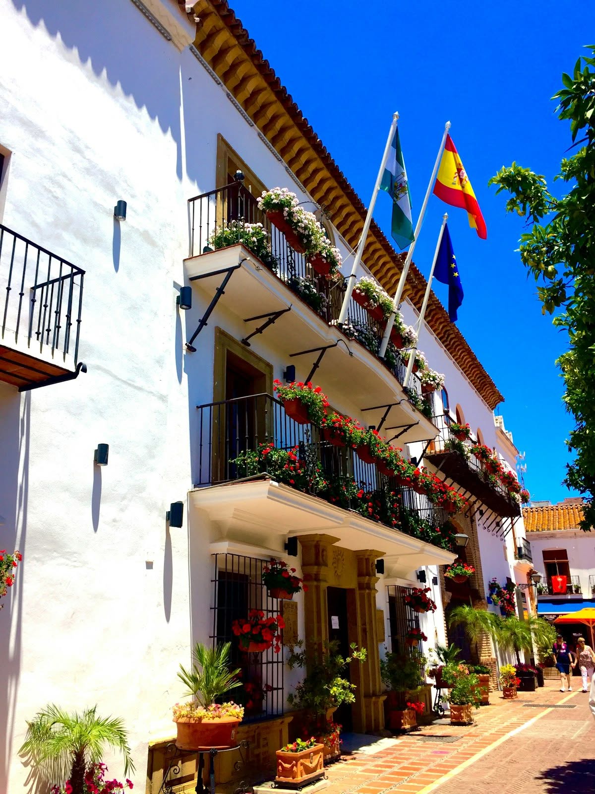 Calles encaladas del casco antiguo de Marbella